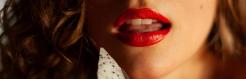 lippen-met-rode-lippenstift