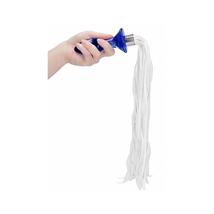 Chrystalino Glazen Buttplug met Zweep Staart - Blauw-chrystalino-glazen-buttplug-met-zweep-staart-blauw-hand.jpg