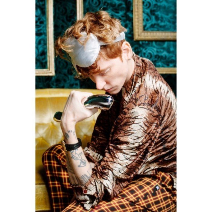 Dildo Le Wand Contour-dildo-le-wand-contour-met-model.jpg