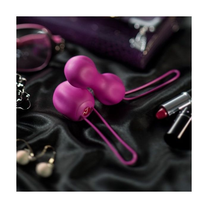 Nomi Tang - IntiMate Kegel Set Red Violet-nomi-tang-intimate-kegel-set-red-violet-sfeer.jpg