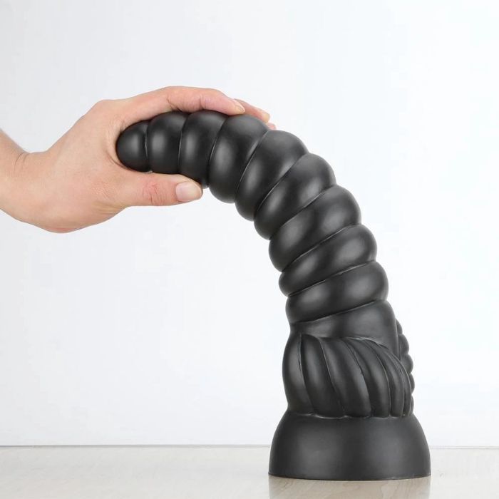X-MEN XXL Buttplug Anale Worm - Zwart-x-men-xxl-buttplug-anale-worm-met-hand.jpg